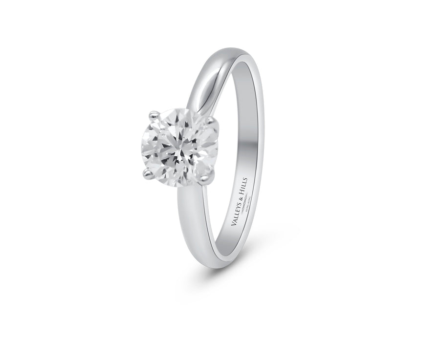 Signature 4-Claw Setting With Round Brilliant Diamond