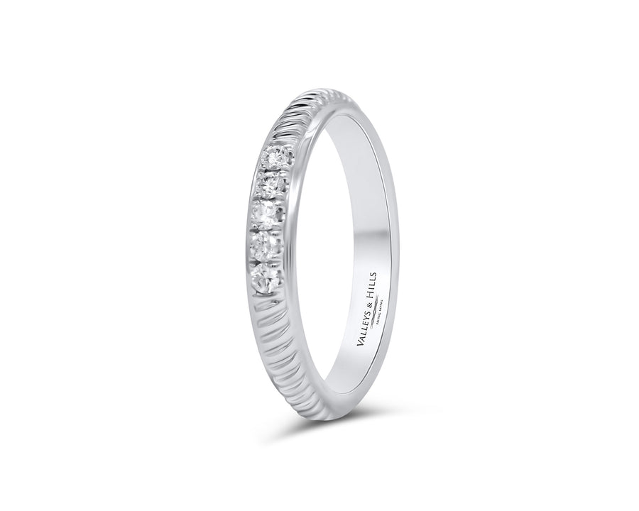 Diamonds on Ribbed Band