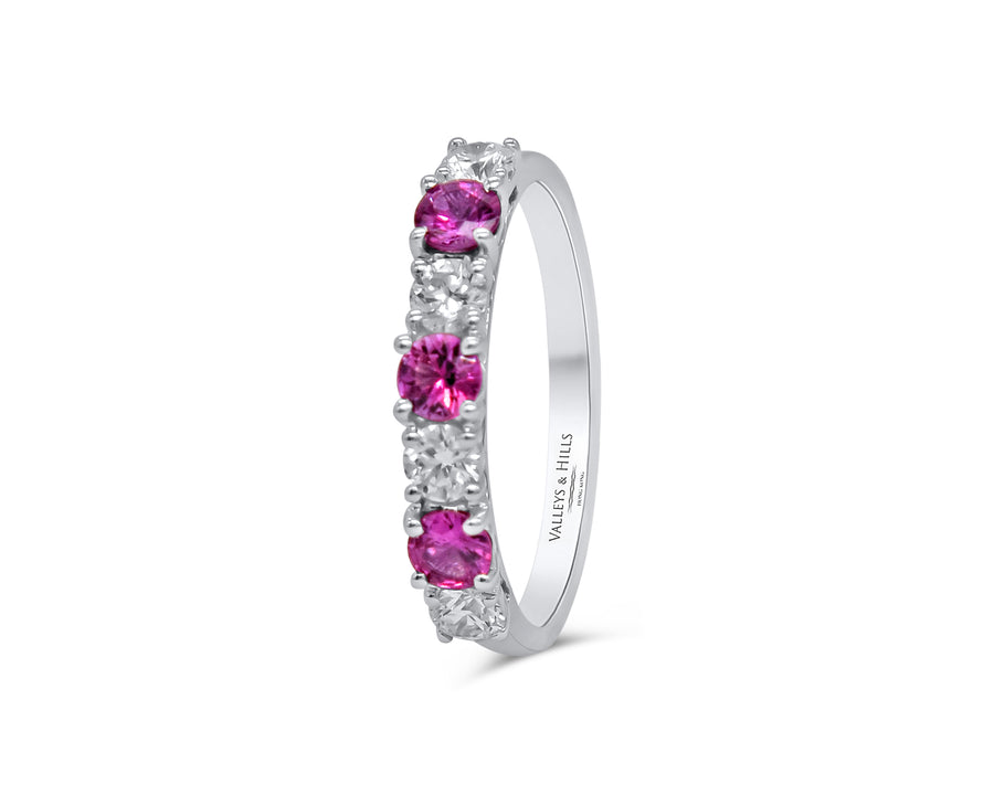 粉色藍寶石和鑽石戒指