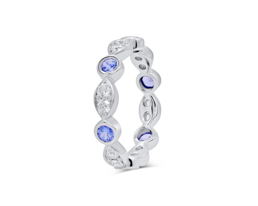 藍色藍寶石和鑽石戒指