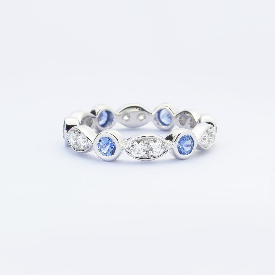 藍色藍寶石和鑽石戒指
