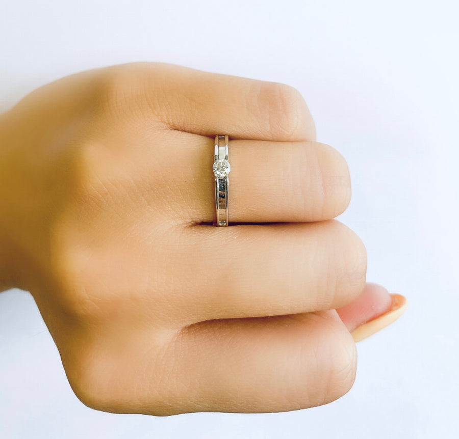 鑲托鑽石戒指