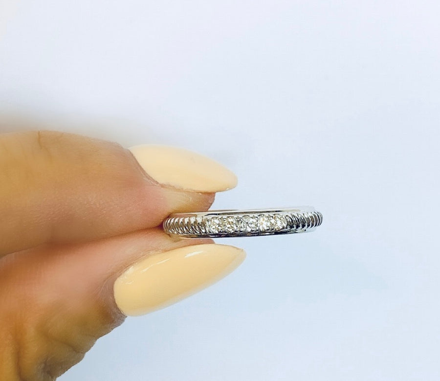 Diamonds on Ribbed Band