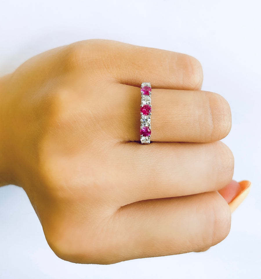 粉色藍寶石和鑽石戒指